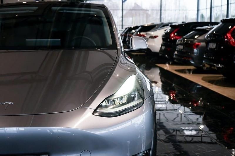 Begagnad Tesla Model Y Performance 392 kW (534 HK) 2023 Grå SUV