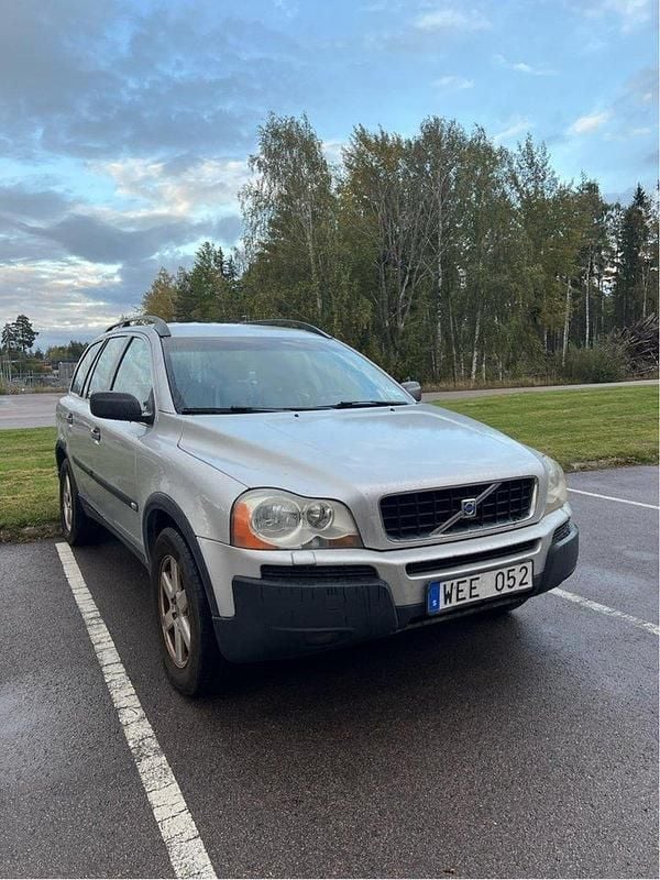 Grå Begagnad 2005 Volvo XC90 SUV | 42 000 kr (Lite dyr) - Bild 1/2