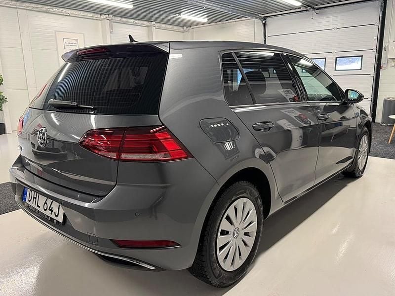 Begagnad VW Golf VIII 116 HK (85 kW) 2019 Mörkgrå Halvkombi