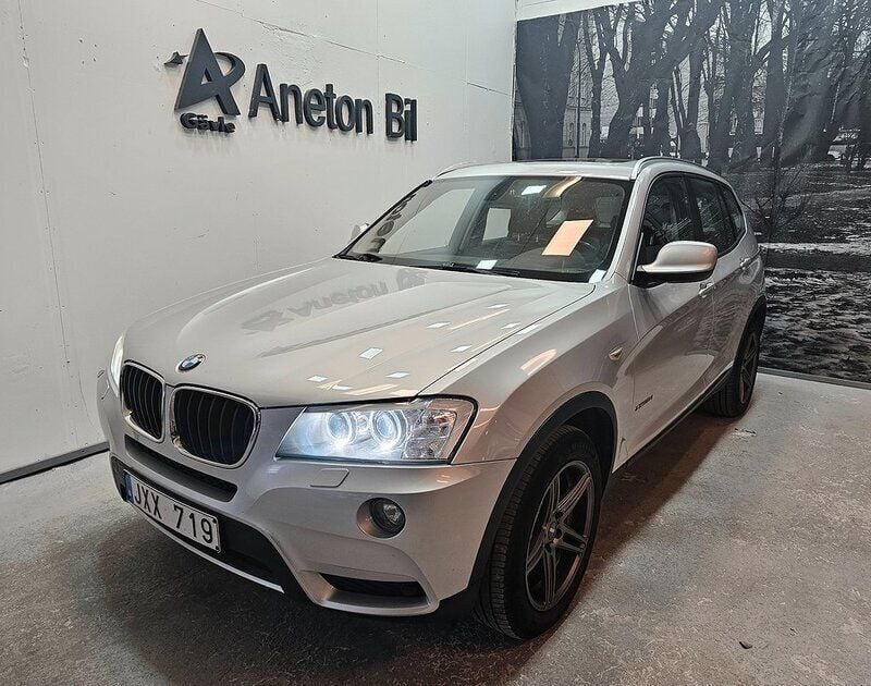 Ljusgrå (grå) Begagnad 2012 BMW X3 SUV | 109 800 kr (Marknadspris) - Bild 1/4