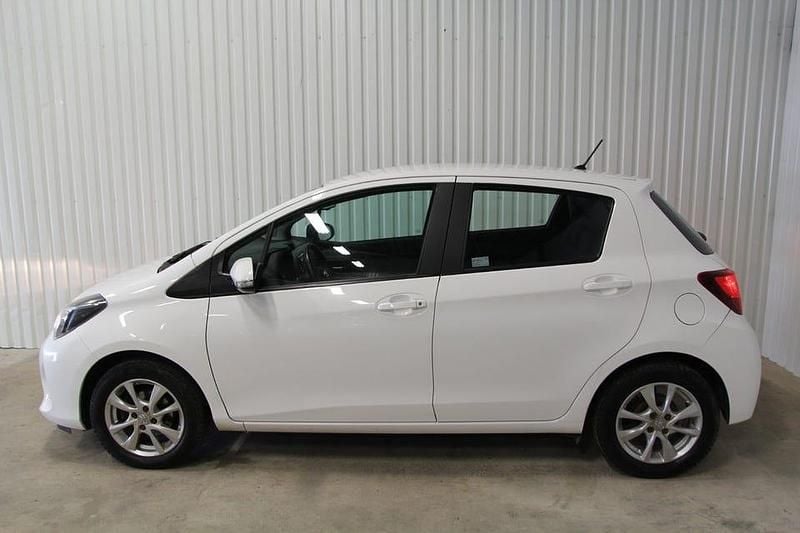 Begagnad Toyota Yaris 99 HK (72 kW) 2016 Vit Halvkombi