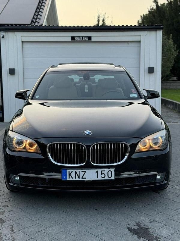 Svart Begagnad 2010 BMW 750L Sedan | 199 000 kr - Bild 1/4