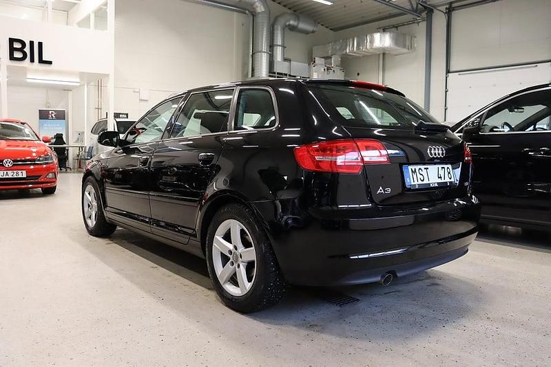 Begagnad Audi A3 Sportback Attraction 105 HK (77 kW) 2012 Svart Halvkombi