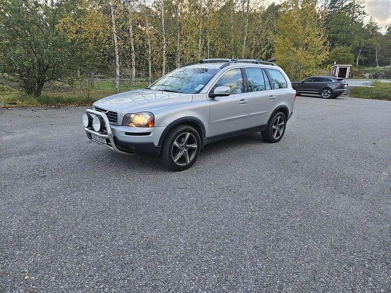 Grå Begagnad 2008 Volvo XC90 Kinetic SUV | 65 000 kr (Bra pris) - Bild 1/4