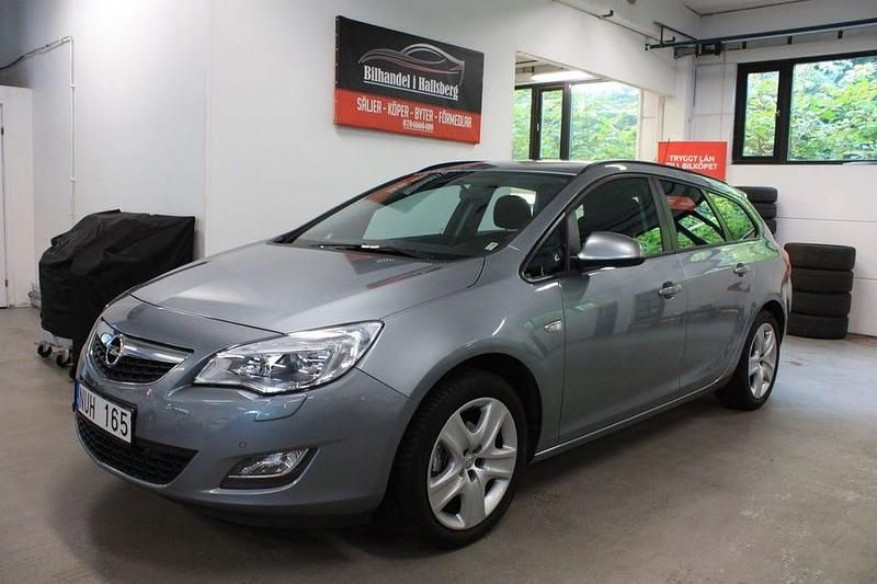 Grå Begagnad 2011 Opel Astra Enjoy Kombi | 79 900 kr (Lite dyr) - Bild 1/4