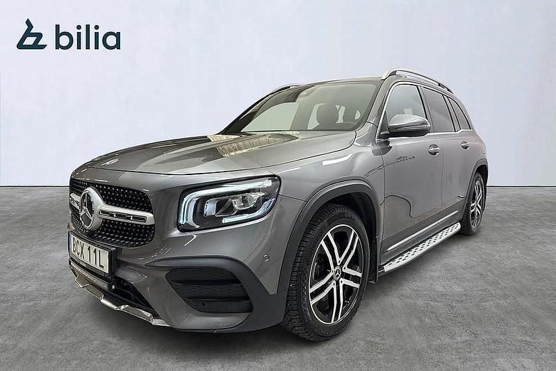 Grå Begagnad 2022 Mercedes GLB200 AMG SUV | 429 900 kr (Marknadspris) - Bild 1/4