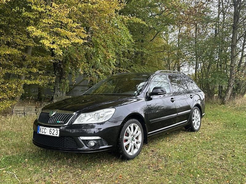 Svart Begagnad 2010 Skoda Octavia RS Kombi | 50 000 kr (Superpris) - Bild 1/3