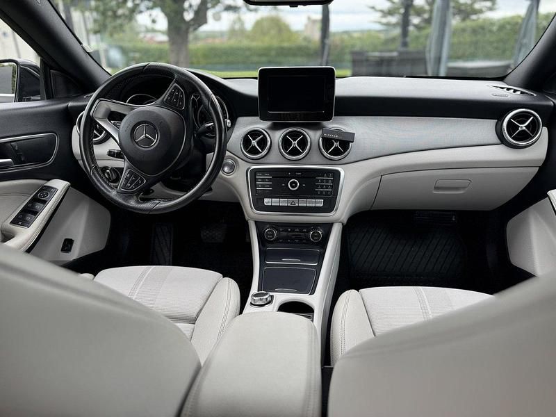 Svart Begagnad 2018 Mercedes CLA200 Shooting Brake Kombi | 250 000 kr (Dyr) - Bild 1/4