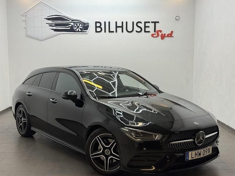 Svart Begagnad 2021 Mercedes CLA200 AMG Kombi | 298 500 kr (Marknadspris) - Bild 1/4