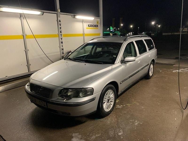 Grå Begagnad 2004 Volvo V70 Business Edition Kombi | 22 000 kr (Bra pris) - Bild 1/4