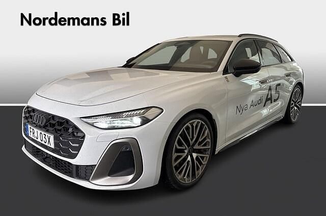 Glaciärvit metallic Begagnad 2024 Audi A5 S-Line Sportkupé | 579 900 kr (Dyr) - Bild 1/4
