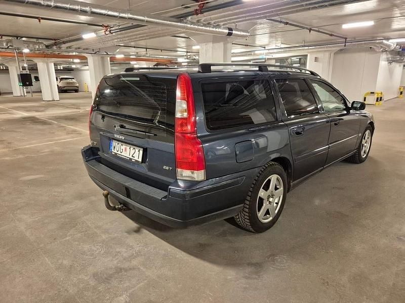 Begagnad Volvo V70 210 HK (154 kW) 2005 Blå metallic Kombi