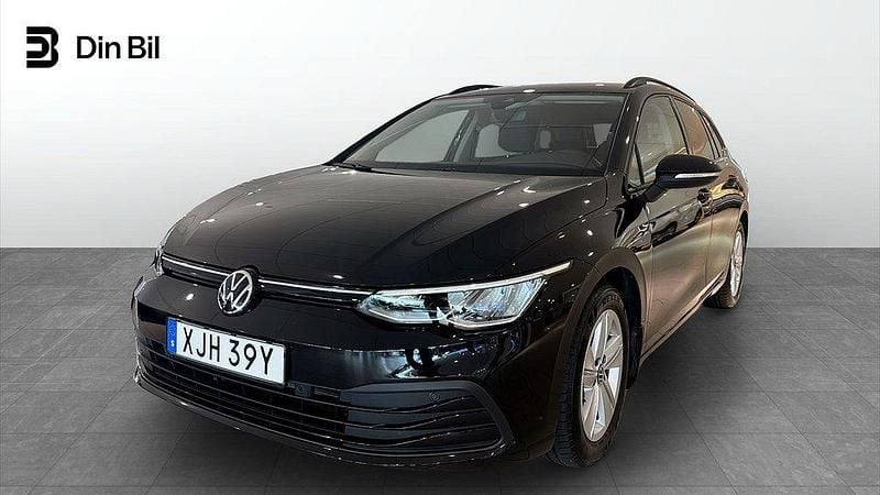 Svart (deep black pearl) Begagnad 2021 VW Golf VIII Life Kombi | 269 900 kr (Lite dyr) - Bild 1/4