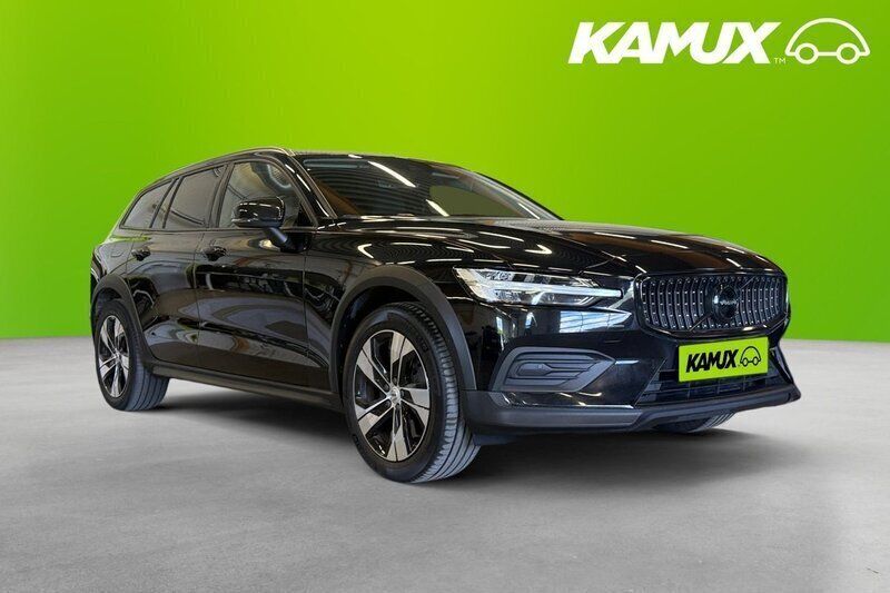 Svart Begagnad 2020 Volvo V60 CC Momentum Kombi | 319 700 kr (Marknadspris) - Bild 1/4