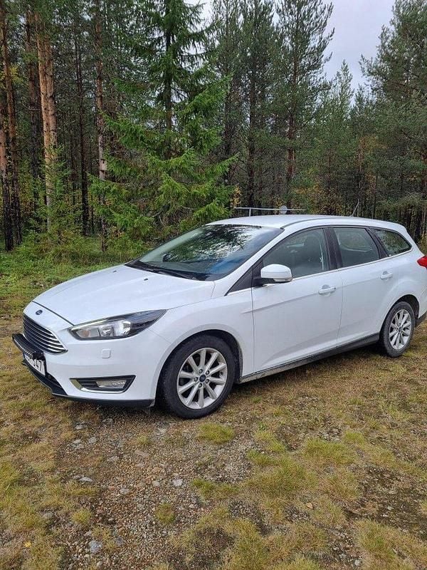 Vit Begagnad 2018 Ford Focus Titanium Kombi | 158 000 kr (Bra pris) - Bild 1/4