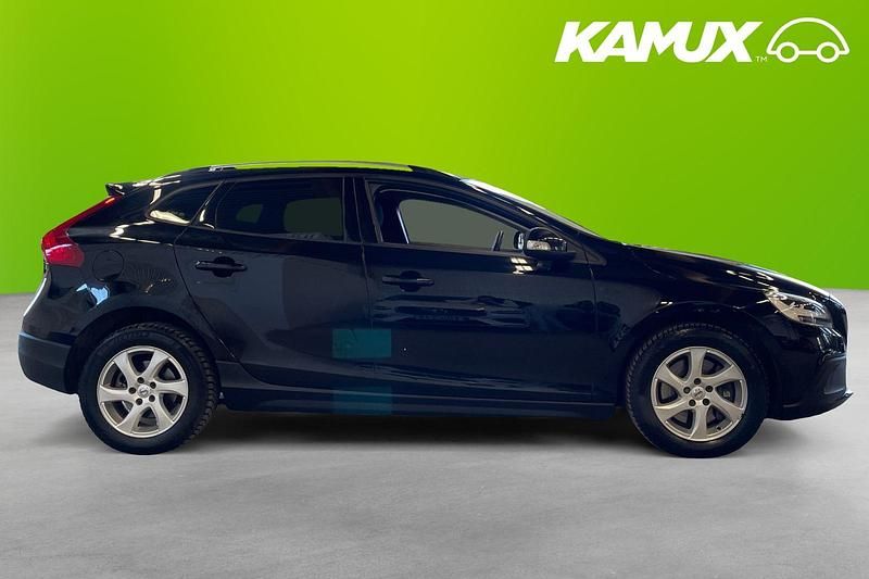 Begagnad Volvo V40 CC 151 HK (111 kW) 2019 Svart Kombi