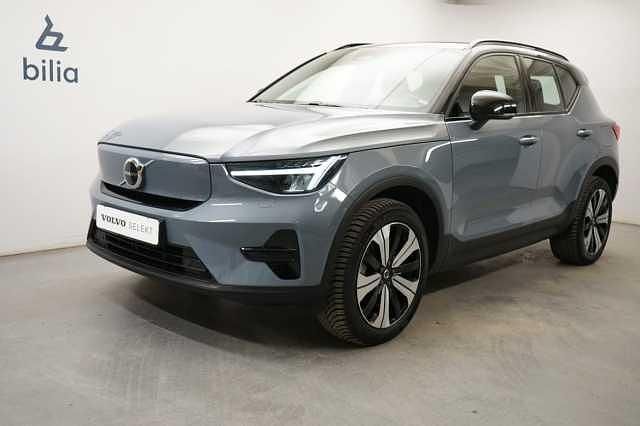 Grå Begagnad 2022 Volvo XC40 Core SUV | 324 900 kr (Bra pris) - Bild 1/3