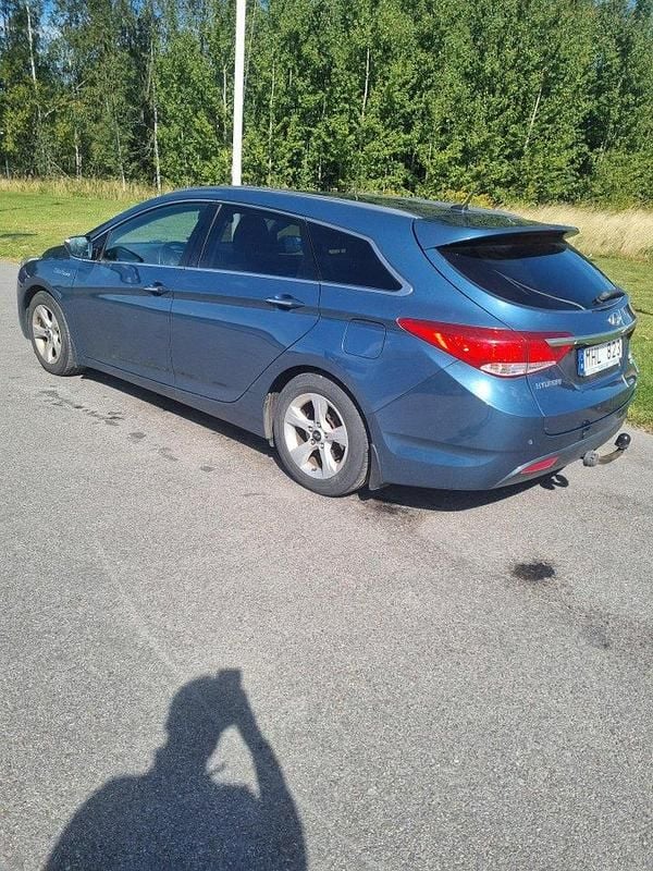 Blå Begagnad 2012 Hyundai i40 Kombi | 78 000 kr (Lite dyr) - Bild 1/4