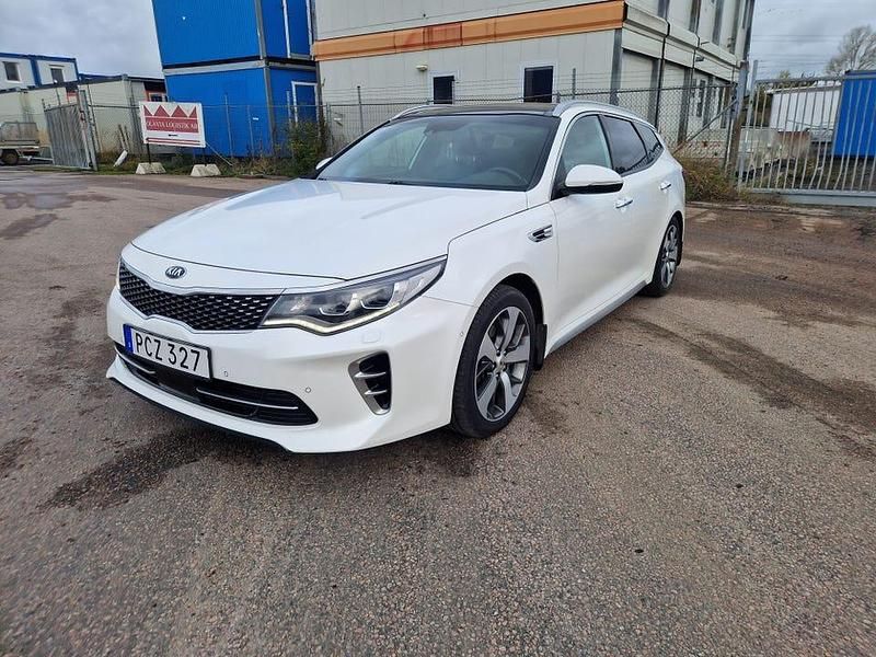Pearlwhite Begagnad 2017 Kia Optima Sport Kombi | 139 700 kr (Marknadspris) - Bild 1/4