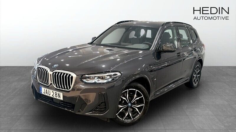 Grå (grey) Begagnad 2024 BMW X3 M Sport SUV | 598 700 kr (Marknadspris) - Bild 1/4