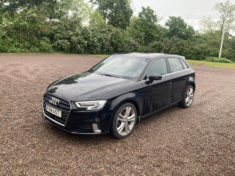 Svart Begagnad 2020 Audi A3 Sportback e-tron Sport Sedan | 195 000 kr - Bild 1/3