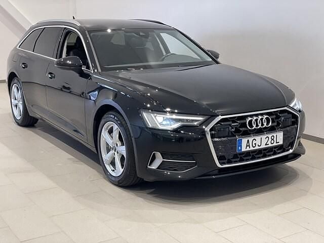 Svart (mytsvart metallic) Begagnad 2024 Audi A6 Proline Kombi | 449 000 kr (Marknadspris) - Bild 1/4