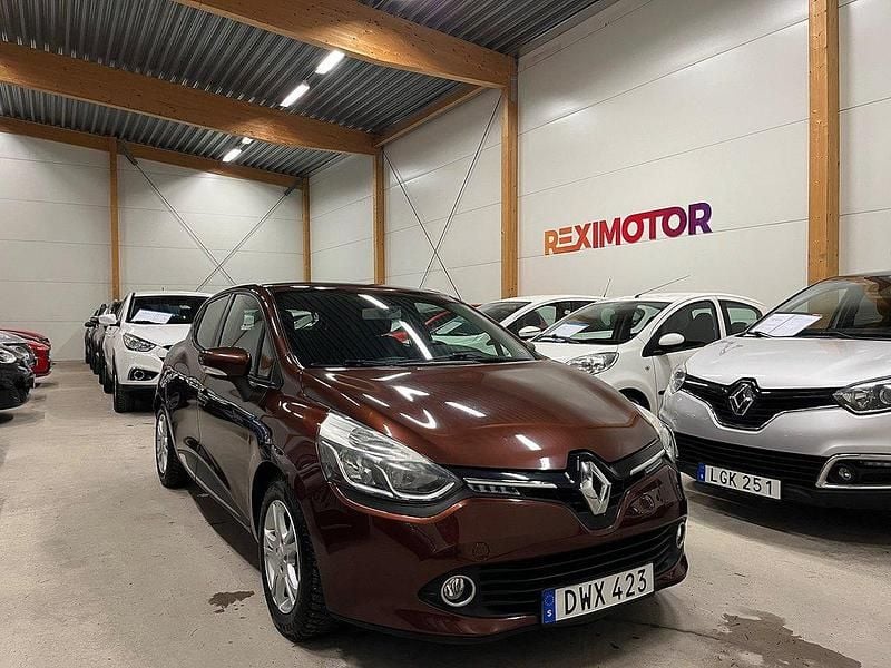Brun Begagnad 2014 Renault Clio IV Halvkombi | 69 900 kr (Marknadspris) - Bild 1/4