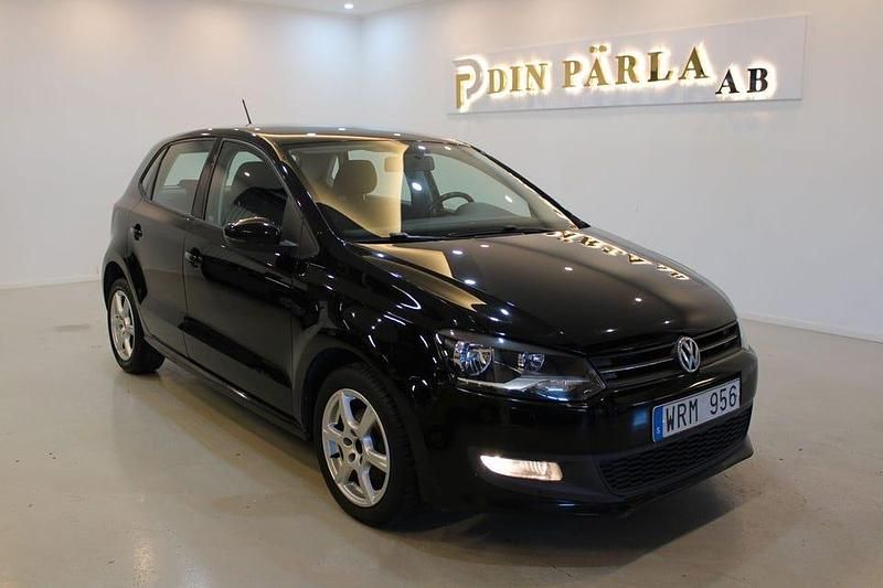 Svart Begagnad 2010 VW Polo Comfortline Halvkombi | 49 900 kr (Marknadspris) - Bild 1/4