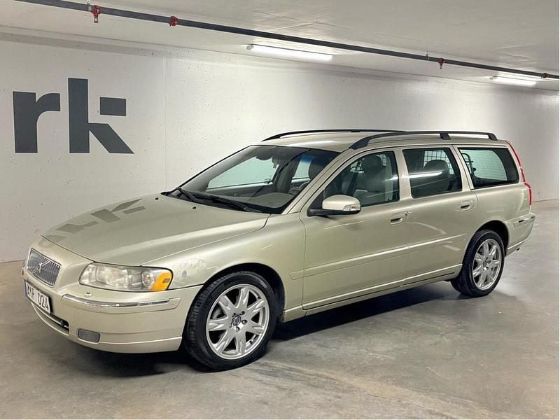 Brun Begagnad 2007 Volvo V70 Summum Kombi | 34 000 kr (Marknadspris) - Bild 1/4