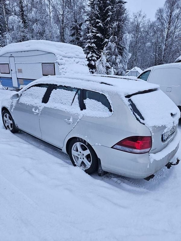 Begagnad VW Golf VI 105 HK (77 kW) 2011 Halvkombi