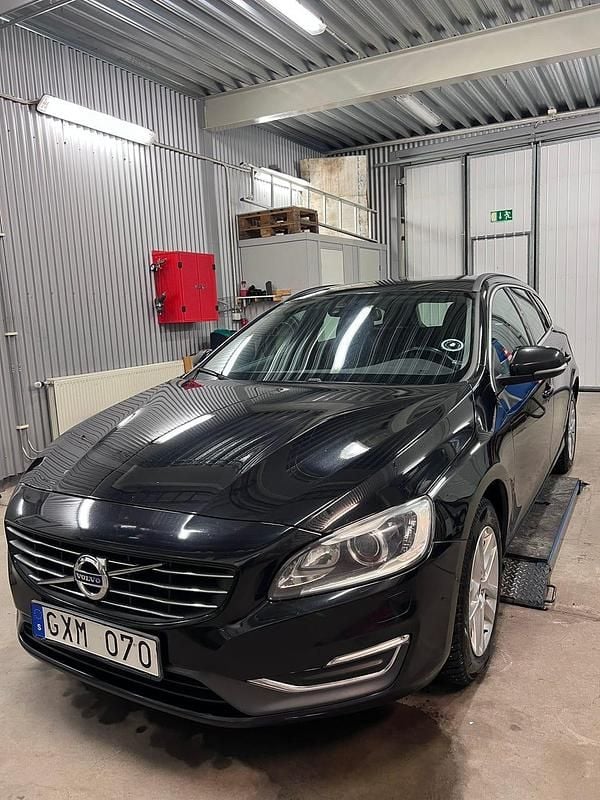 Begagnad 2014 Volvo V60 Kombi | 125 000 kr (Marknadspris) - Bild 1/4