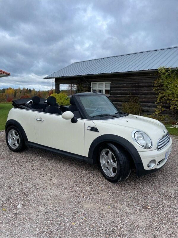 Vit Begagnad 2010 Mini Cooper Cabriolet Cab | 95 000 kr (Marknadspris) - Bild 1/4