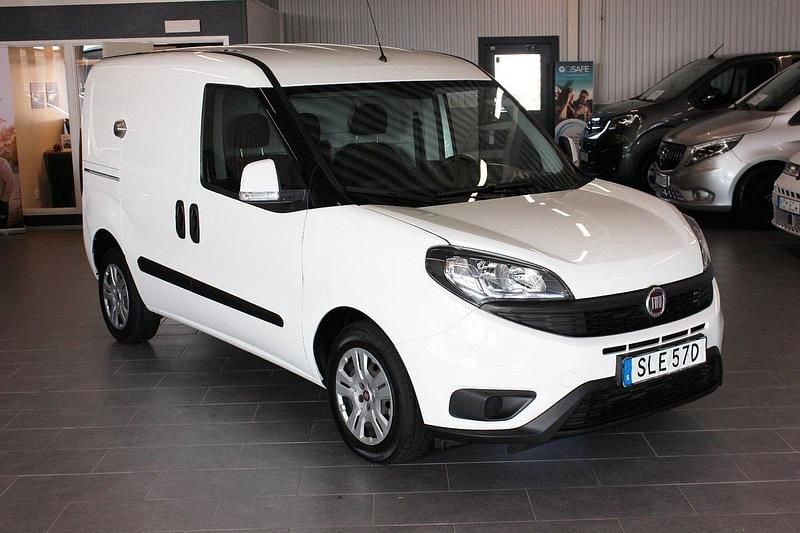 Vit Begagnad 2019 Fiat Doblò Minibuss | 109 500 kr (Bra pris) - Bild 1/4