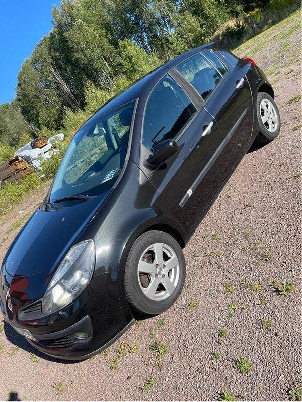 Svart Begagnad 2007 Renault Clio R.S. Halvkombi | 23 000 kr (Superpris) - Bild 1/4
