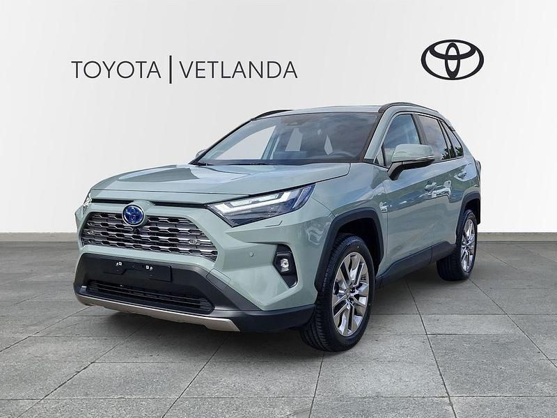 Grön Ny 2025 Toyota RAV4 Hybrid Executive SUV | 518 400 kr (Dyr) - Bild 1/4