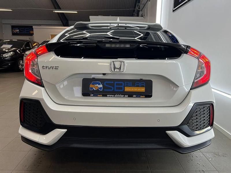 Begagnad Honda Civic 129 HK (94 kW) 2017 Vit Halvkombi