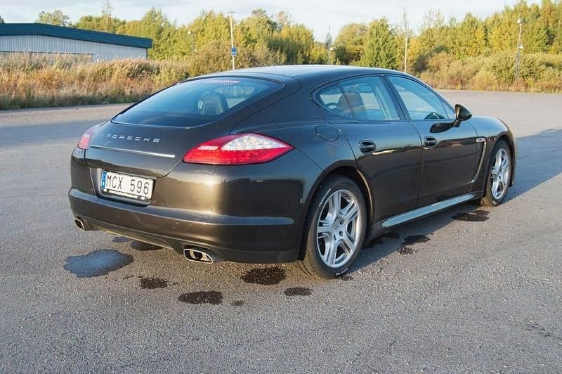 Begagnad Porsche Panamera 250 HK (183 kW) 2012 Halvkombi
