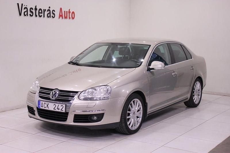 Ljusbrun Begagnad 2006 VW Jetta Sportline Sedan | 47 000 kr (Marknadspris) - Bild 1/4