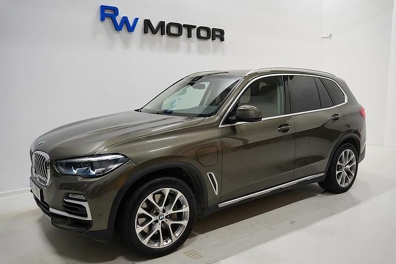 Ljusbrun Begagnad 2019 BMW X5 iPerformance SUV | 468 900 kr (Superpris) - Bild 1/4
