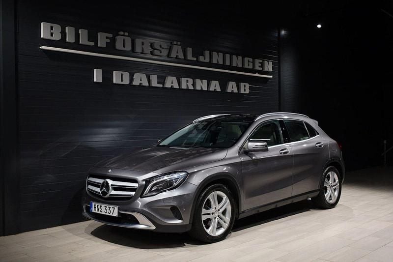 Mörkgrå Begagnad 2015 Mercedes GLA220 SUV | 199 000 kr (Marknadspris) - Bild 1/4