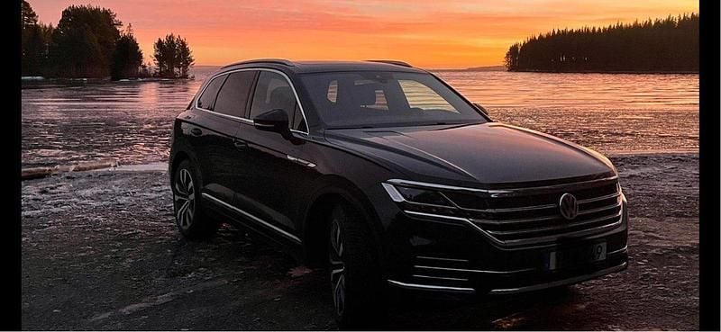 Svart Begagnad 2018 VW Touareg SUV | 320 000 kr (Marknadspris) - Bild 1/1