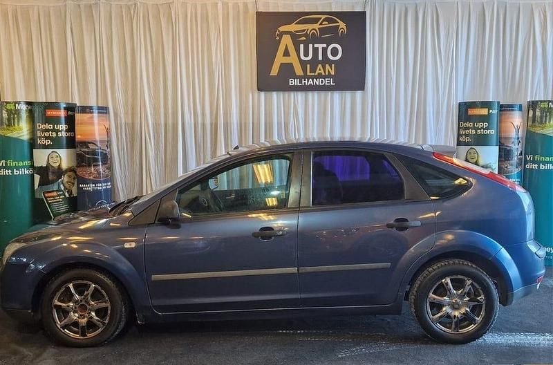 Begagnad Ford Focus 116 HK (85 kW) 2005 Blå