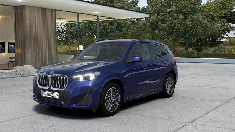 Blå Begagnad 2025 BMW X1 M Sport SUV | 449 900 kr (Dyr) - Bild 1/4