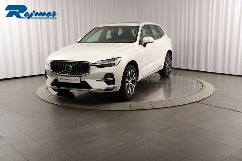 Vit (crystal vit metallic) Begagnad 2022 Volvo XC60 Core SUV | 389 900 kr (Superpris) - Bild 1/4