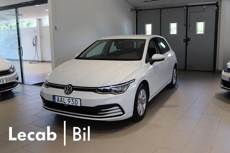Vit (pure white) Begagnad 2020 VW Golf VII Life Kombi | 194 500 kr (Marknadspris) - Bild 1/4