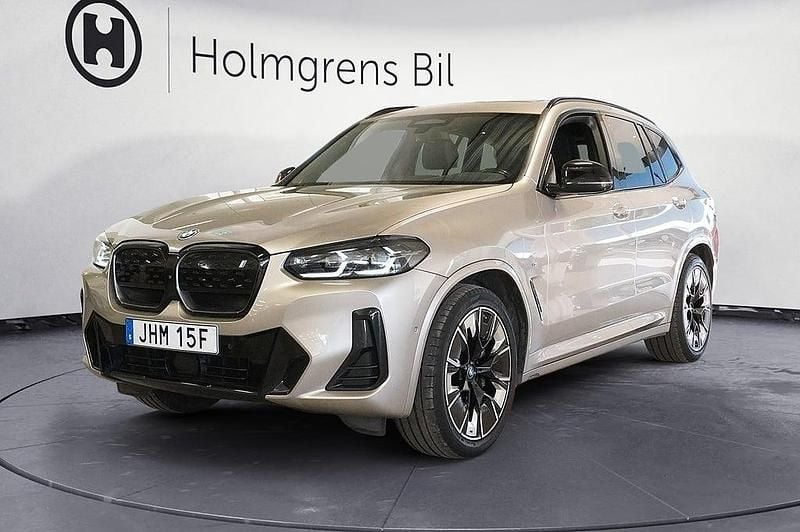 Silver Begagnad 2022 BMW iX3 M Sport SUV | 469 800 kr (Lite dyr) - Bild 1/4