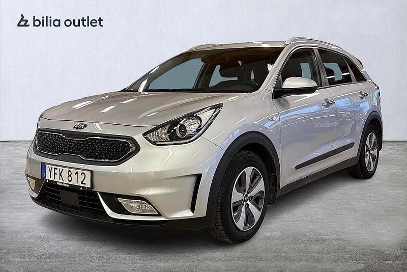 Grå Begagnad 2016 Kia Niro Advance SUV | 139 900 kr (Marknadspris) - Bild 1/3