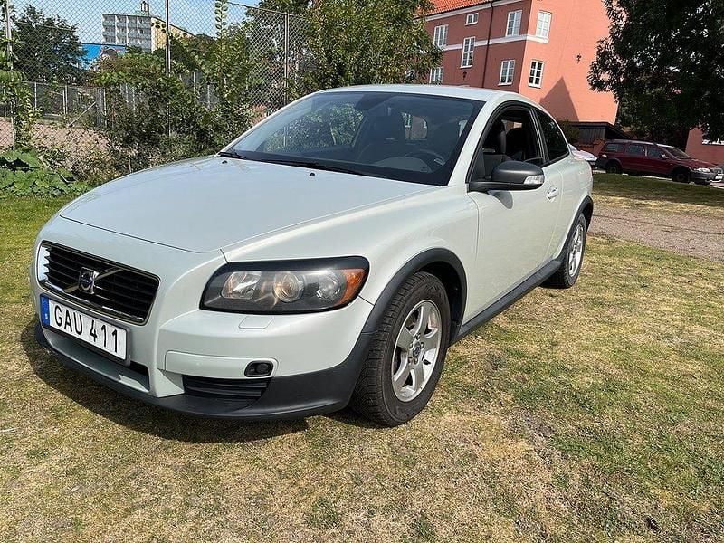 Vit Begagnad 2007 Volvo C30 Kinetic Halvkombi | 34 000 kr (Bra pris) - Bild 1/4