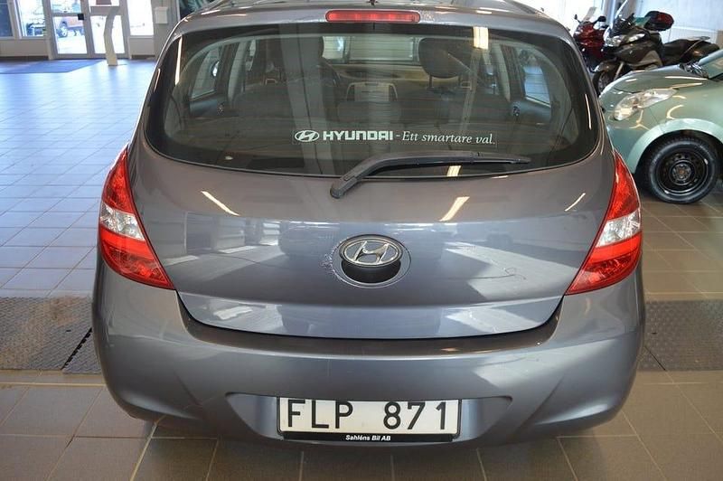 Begagnad Hyundai i20 Select 78 HK (57 kW) 2010 Mörkgrå Halvkombi