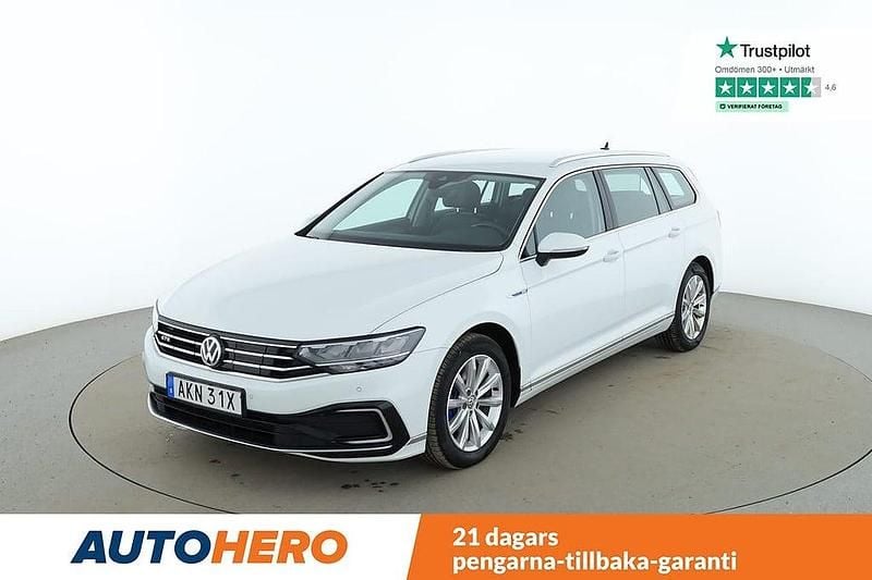 Vit Begagnad 2019 VW Passat GTE Kombi | 227 000 kr (Marknadspris) - Bild 1/4
